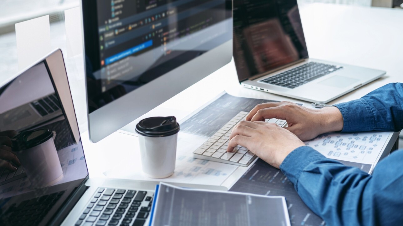 how much do web designers charge