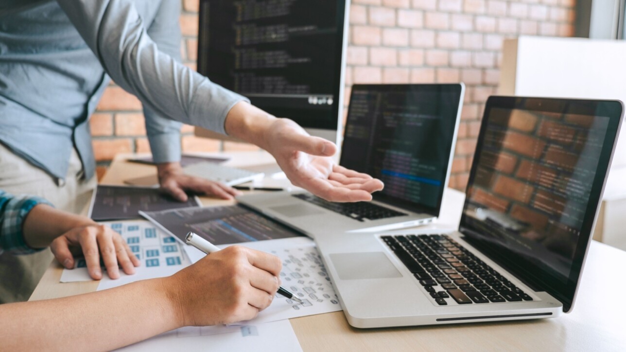 how much do web designers charge for a website