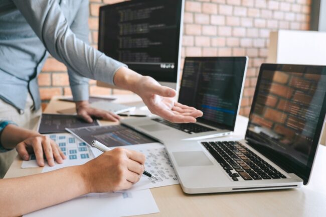 how much do web designers charge for a website