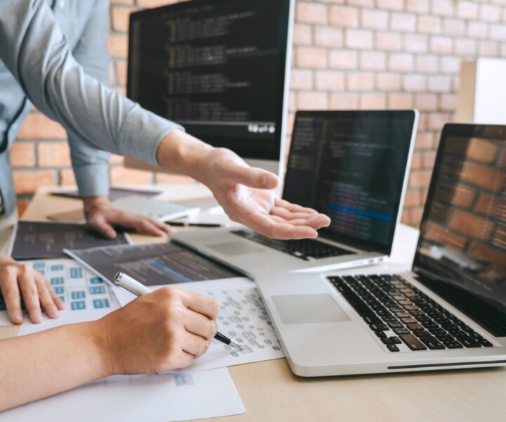 how much do web designers charge for a website